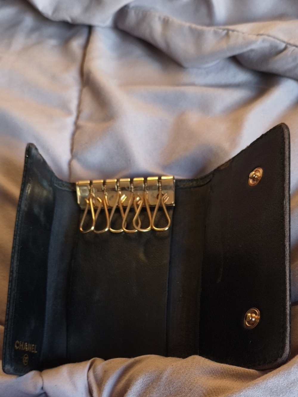 CHANEL Black Caviar Leather Keyholder with Embossed CC - Picture 3 of 8
